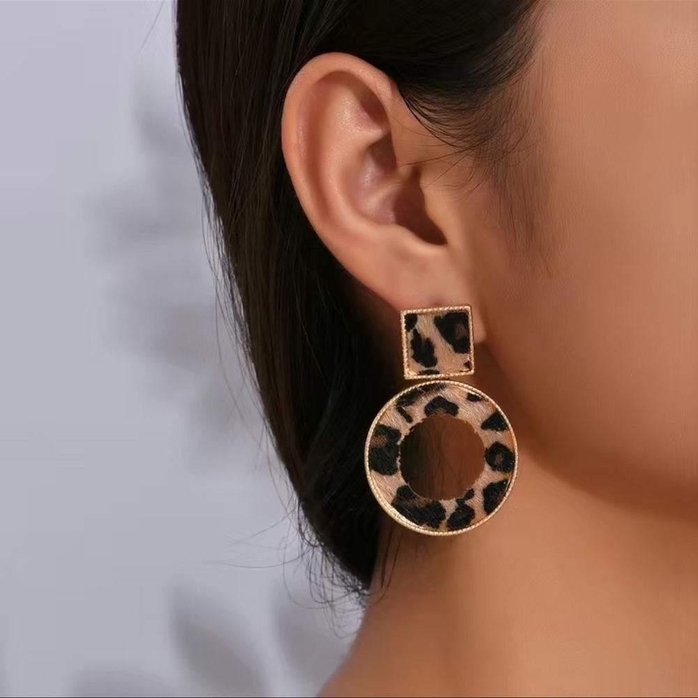 New 18k Gold Plated Leopard 🐆 Square loop Earrings
